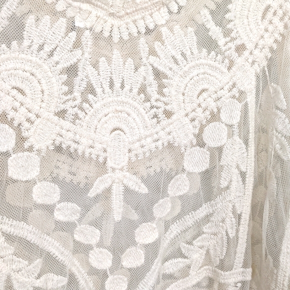 LOVE TREE | Ivory Sleeveless Blouse Tank Top | Size Medium - Picture 5 of 15